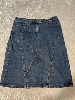 Vintage BCBG Maxazria Denim Skirt with Accent Pocket - Dark Blue. Size 12